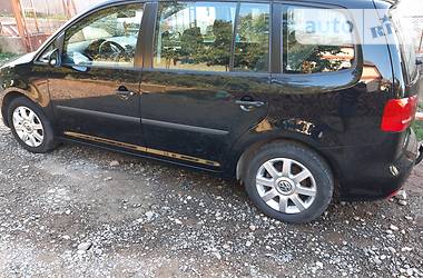 Седан Volkswagen Touran 2013 в 