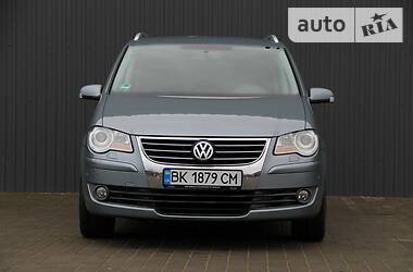 Минивэн Volkswagen Touran 2007 в Сарнах