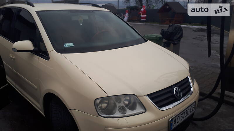 Мінівен Volkswagen Touran 2004 в Іршаві