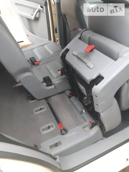 Мінівен Volkswagen Touran 2004 в Іршаві