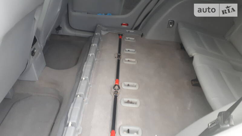 Мінівен Volkswagen Touran 2004 в Іршаві