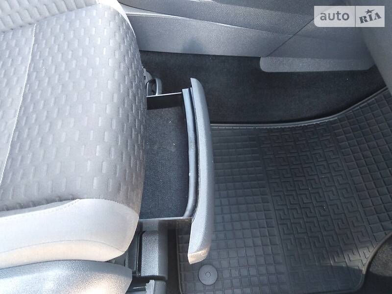 Мінівен Volkswagen Touran 2009 в Запоріжжі