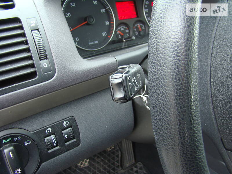 Мінівен Volkswagen Touran 2008 в Луцьку
