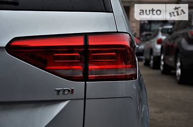 Мінівен Volkswagen Touran 2015 в 