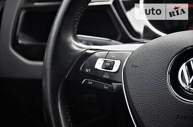 Мінівен Volkswagen Touran 2015 в 