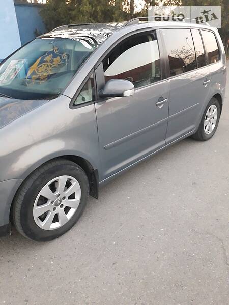 Мінівен Volkswagen Touran 2005 в Ужгороді
