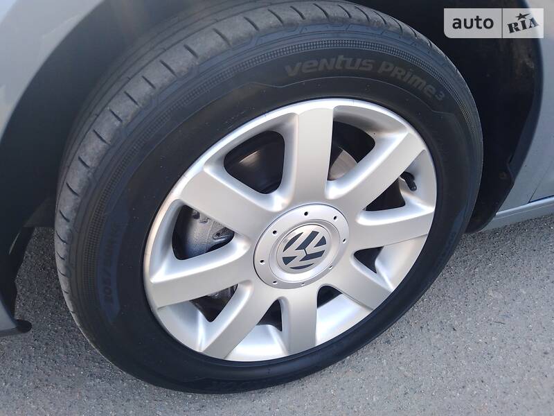 Мінівен Volkswagen Touran 2009 в Запоріжжі