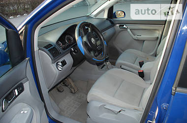 Седан Volkswagen Touran 2003 в 