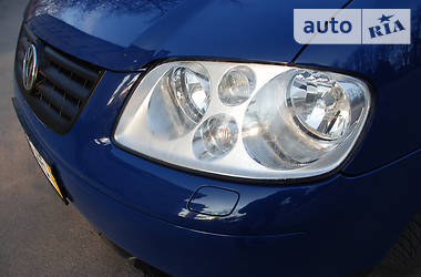 Седан Volkswagen Touran 2003 в 