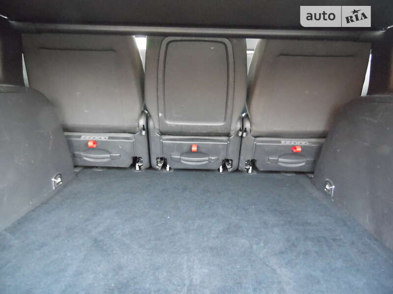 Мінівен Volkswagen Touran 2008 в Стрию