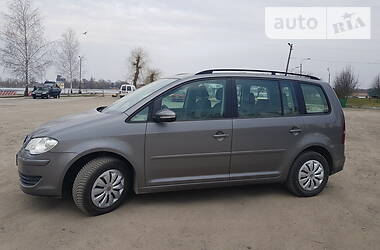 Мінівен Volkswagen Touran 2009 в  фото 8 Мінівен Volkswagen Touran 2009 в