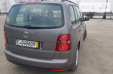 Мінівен Volkswagen Touran 2009 в  фото 12 Мінівен Volkswagen Touran 2009 в