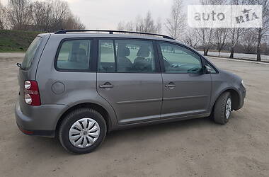 Мінівен Volkswagen Touran 2009 в  фото 13 Мінівен Volkswagen Touran 2009 в