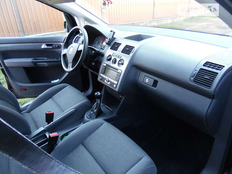 Мінівен Volkswagen Touran 2008 в Стрию