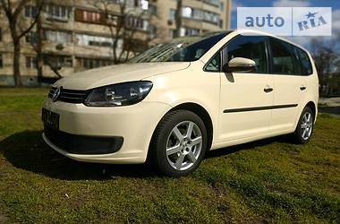 Мінівен Volkswagen Touran 2015 в 