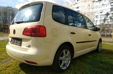 Мінівен Volkswagen Touran 2015 в 