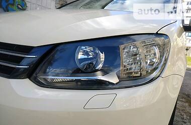 Мінівен Volkswagen Touran 2015 в 