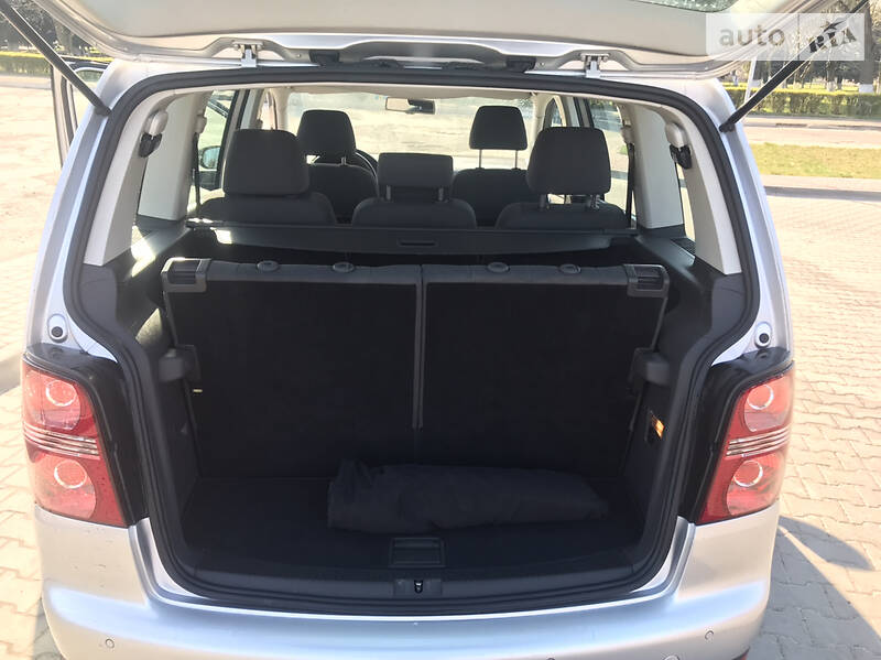 Мінівен Volkswagen Touran 2010 в Луцьку