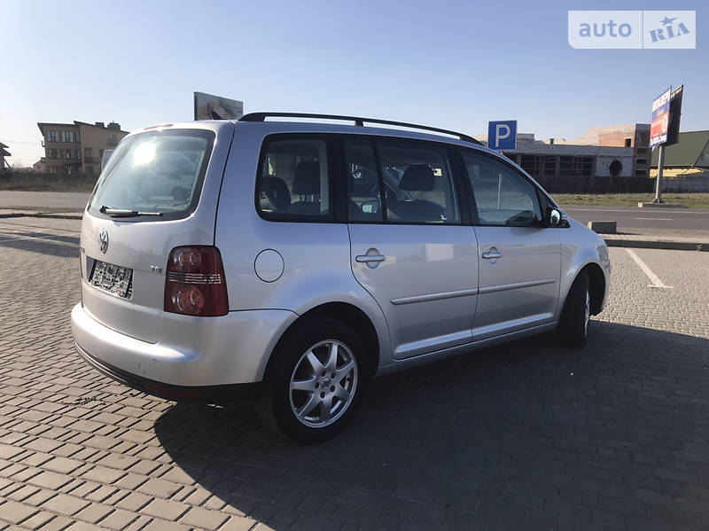 Мінівен Volkswagen Touran 2010 в Луцьку