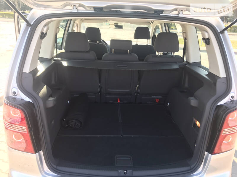 Мінівен Volkswagen Touran 2010 в Луцьку