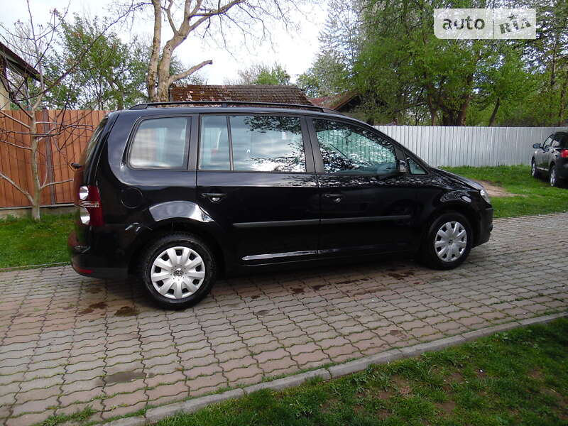 Мінівен Volkswagen Touran 2008 в Стрию
