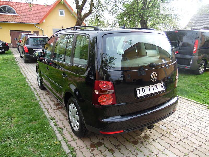 Мінівен Volkswagen Touran 2008 в Стрию