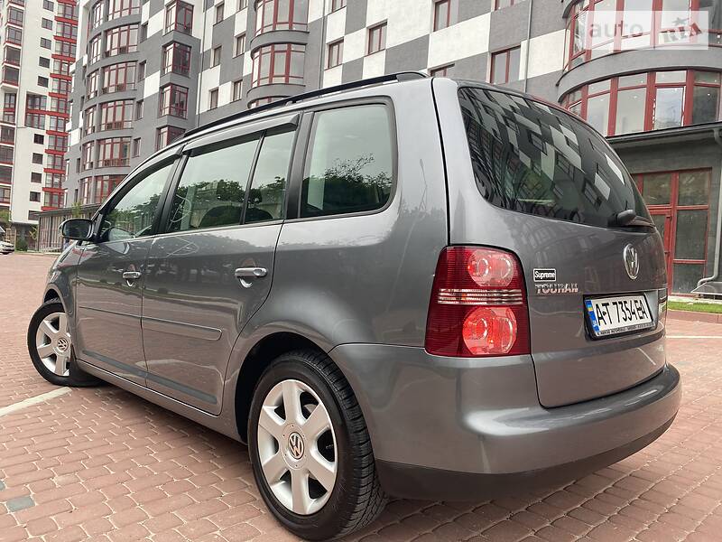 Універсал Volkswagen Touran 2006 в Івано-Франківську