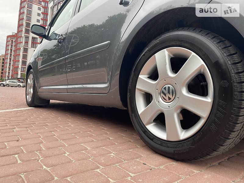 Універсал Volkswagen Touran 2006 в Івано-Франківську