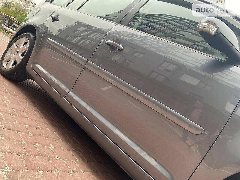 Універсал Volkswagen Touran 2006 в Івано-Франківську