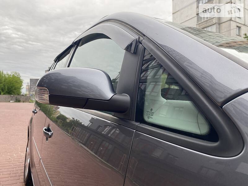 Універсал Volkswagen Touran 2006 в Івано-Франківську