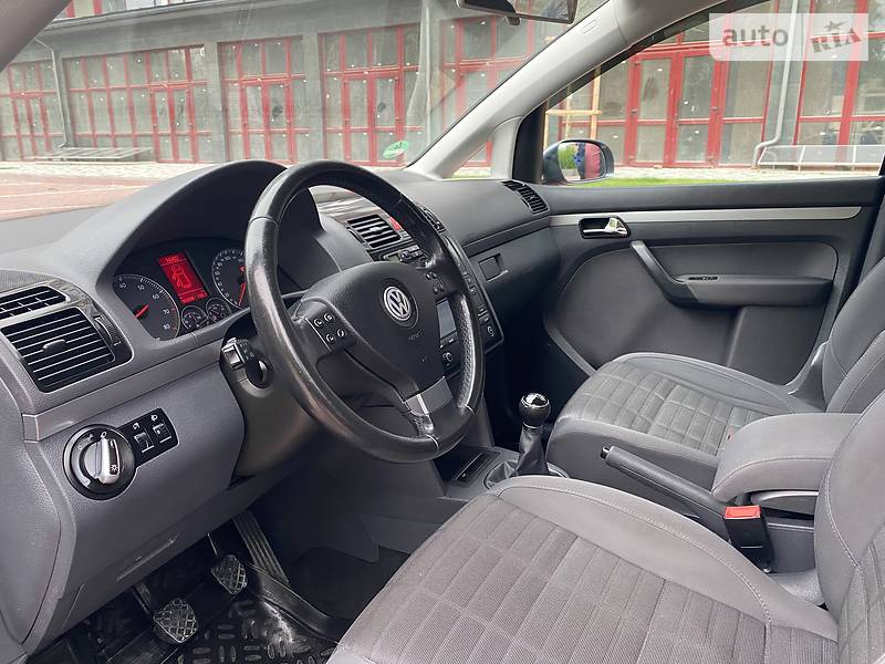 Універсал Volkswagen Touran 2006 в Івано-Франківську