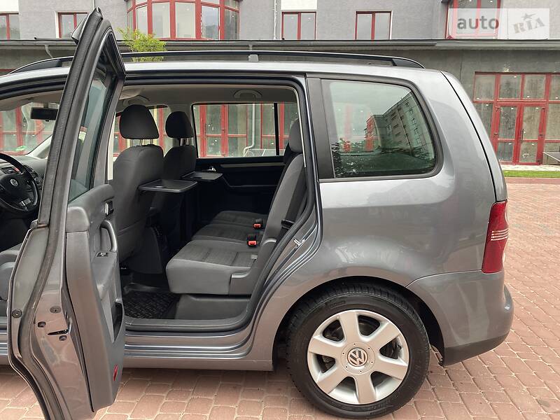 Універсал Volkswagen Touran 2006 в Івано-Франківську