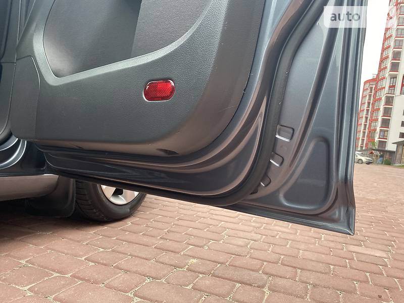 Універсал Volkswagen Touran 2006 в Івано-Франківську