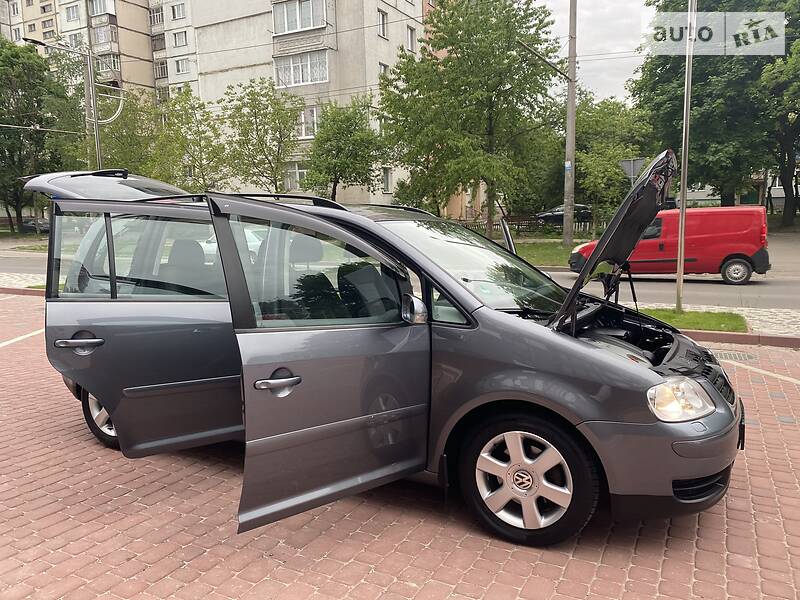Універсал Volkswagen Touran 2006 в Івано-Франківську