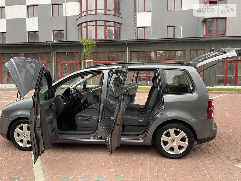 Універсал Volkswagen Touran 2006 в Івано-Франківську