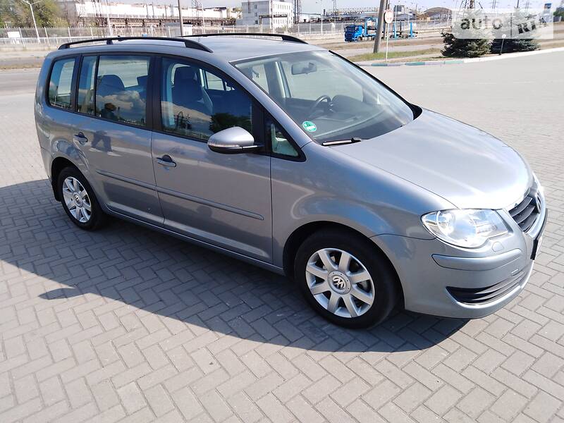 Мінівен Volkswagen Touran 2009 в Запоріжжі