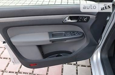 Мінівен Volkswagen Touran 2011 в 