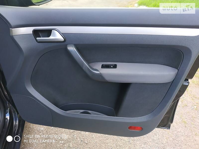 Універсал Volkswagen Touran 2009 в Дубні