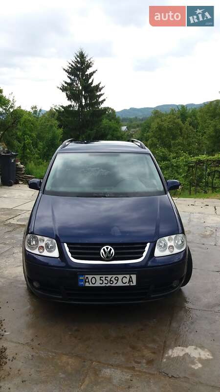 Минивэн Volkswagen Touran 2003 в Тячеве