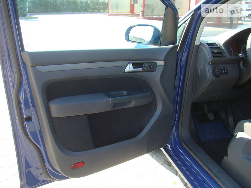 Мінівен Volkswagen Touran 2007 в Луцьку