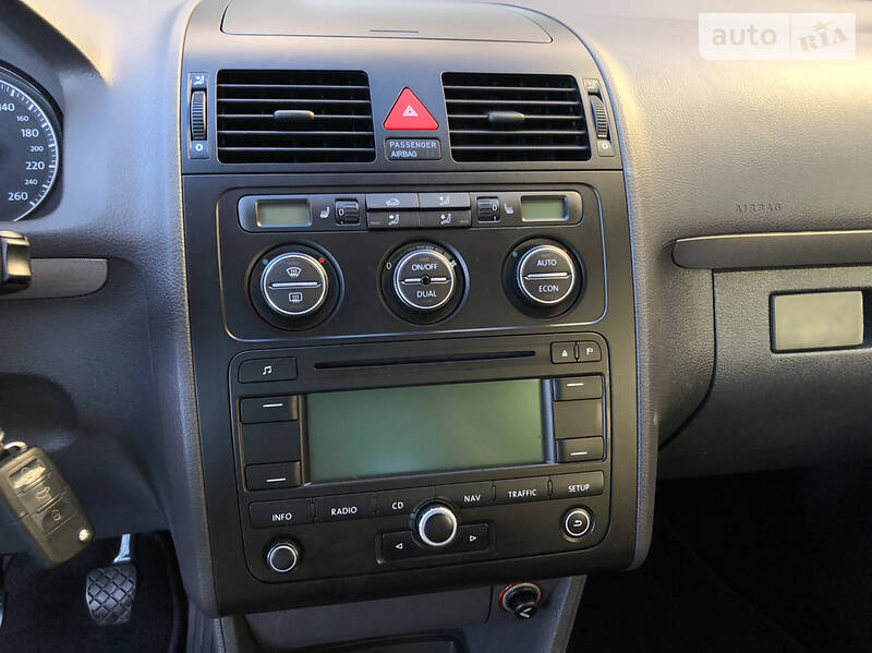 Мінівен Volkswagen Touran 2006 в Хмельницькому