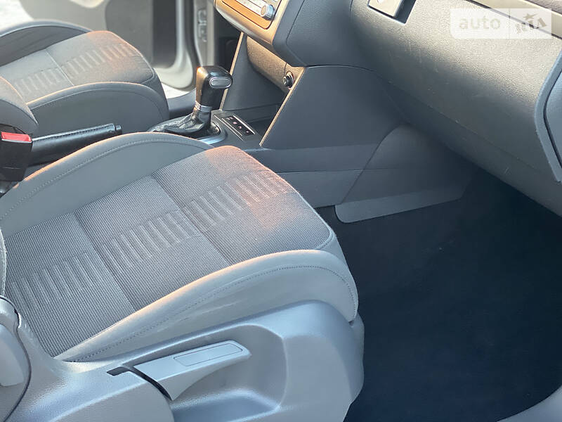 Мінівен Volkswagen Touran 2008 в Рівному