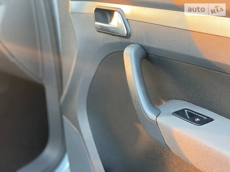 Мінівен Volkswagen Touran 2008 в Рівному