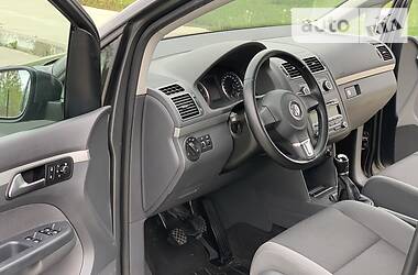Мінівен Volkswagen Touran 2013 в 