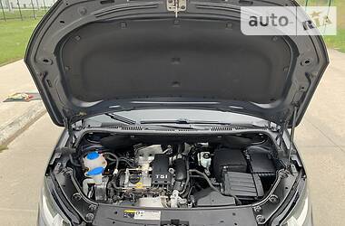 Мінівен Volkswagen Touran 2013 в 