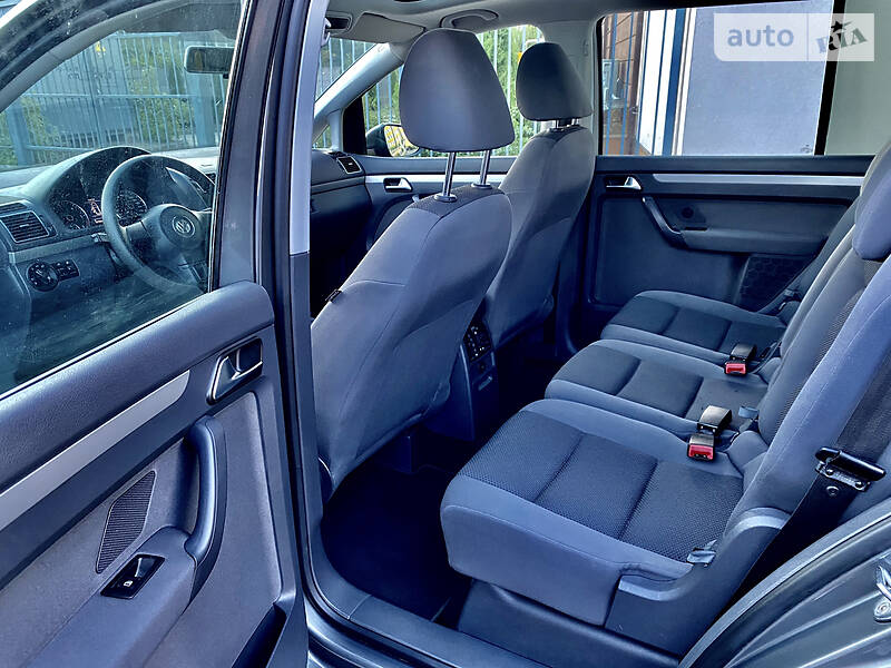 Мінівен Volkswagen Touran 2013 в Києві