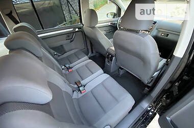 Мінівен Volkswagen Touran 2011 в 