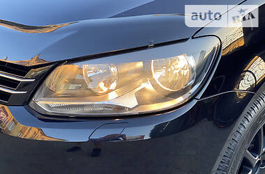 Мінівен Volkswagen Touran 2011 в 