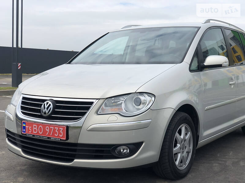 Мінівен Volkswagen Touran 2008 в Рівному