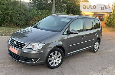 Мінівен Volkswagen Touran 2010 в 